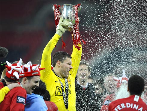 MU giành League Cup sau loạt sút penalty